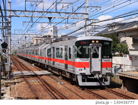 阪神本線　打出駅を通過する山陽5000系直通特急 130438777