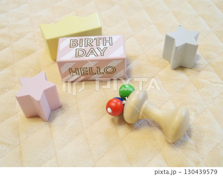 赤ちゃん　子育てイメージ 130439579