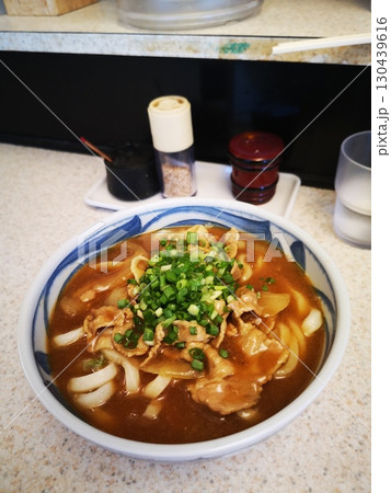 東京にある讃岐うどん屋のカレーうどん 東京にある讃岐うどん屋のカレーうどん 130439616