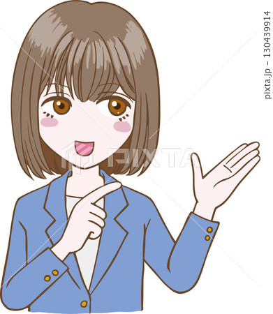 右手で指差しながら左手で何かを説明するスーツ姿の女性 130439914