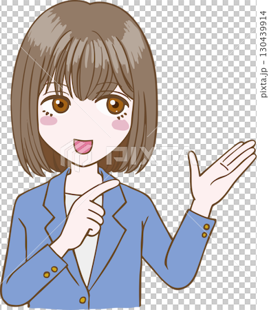 右手で指差しながら左手で何かを説明するスーツ姿の女性 130439914