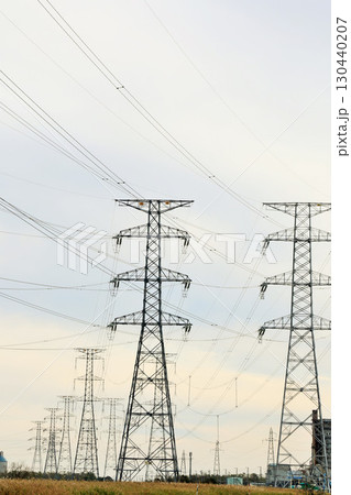 北海道 苫東厚真火力発電所と送電線 北海道 苫東厚真火力発電所と送電線 130440207