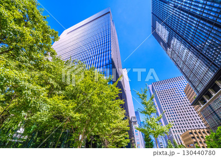 日本の東京都市景観 大手町の森などを望む。右奥に日本橋再開発＝9月2日、大手町 130440780