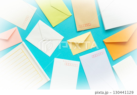 便箋封筒とハガキ　季節の便り　挨拶状 130441129