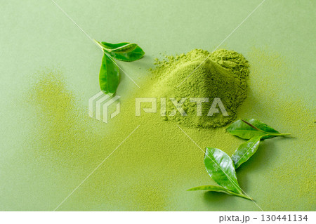 抹茶のイメージ　粉のクローズアップ 130441134