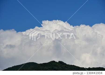青空と白い雲、夏の雲 青空と白い雲、夏の雲 130441934