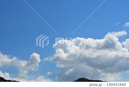 青空と白い雲、夏の雲 130441940