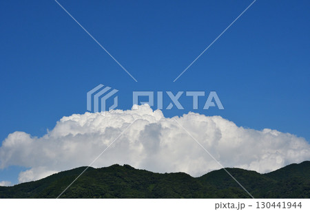青空と白い雲、夏の雲 青空と白い雲、夏の雲 130441944
