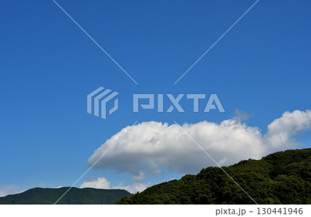 青空と白い雲、夏の雲 130441946