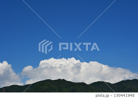 青空と白い雲、夏の雲 130441948