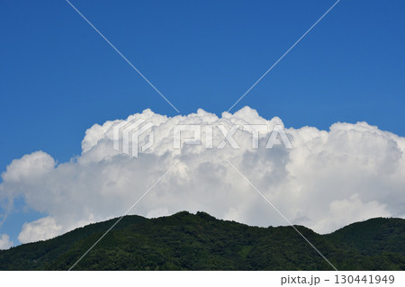 青空と白い雲、夏の雲 130441949