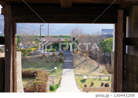 徳島県美馬市 船着き場公園と道の駅・藍ランドうだつを望む 徳島県美馬市 船着き場公園と道の駅・藍ランドうだつを望む 130443209