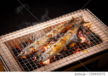 秋刀魚を焼く  130443272