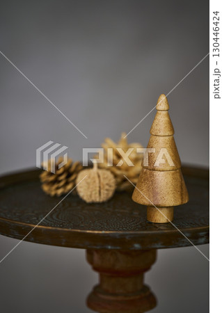 クリスマスイメージ　卓上ツリー 130446424