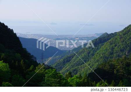 愛媛県 旧別子銅山東平地区から新居浜の市街地を望む 愛媛県 旧別子銅山東平地区から新居浜の市街地を望む 130446723