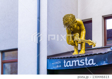 リトアニア、ヴィリニュス旧市街の風景-02 130446813