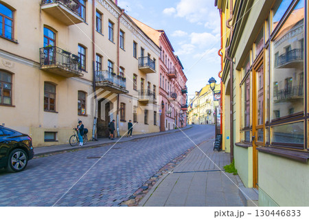 リトアニア、ヴィリニュス旧市街の風景-12 130446833