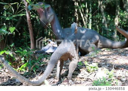 森の中で見つけた恐竜 森の中で見つけた恐竜 130446858