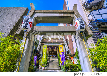 日本の東京都市景観 新橋・烏森神社などを望む 130449786