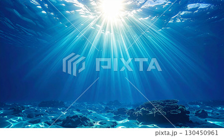 水中から見上げた太陽 水中から見上げた太陽 130450961
