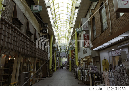 岐阜市の昭和レトロなアーケード商店街の風景 岐阜市の昭和レトロなアーケード商店街の風景 130451083