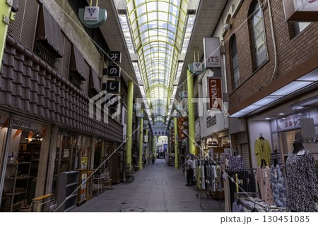 岐阜市の昭和レトロなアーケード商店街の風景 岐阜市の昭和レトロなアーケード商店街の風景 130451085