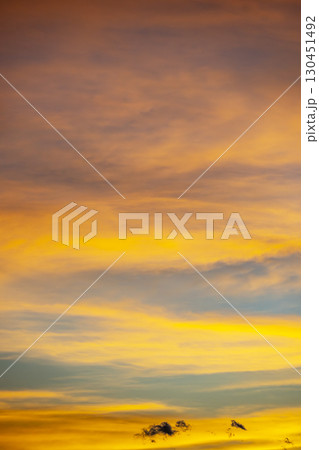 秋の夕焼け 夕焼け空 夕暮れ 空 9月 イメージ 130451492