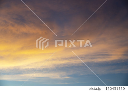 秋の夕焼け 夕焼け空 夕暮れ 空 9月 イメージ 秋の夕焼け 夕焼け空 夕暮れ 空 9月 イメージ 130451530