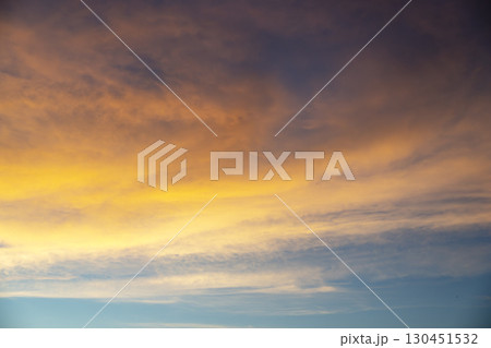 秋の夕焼け 夕焼け空 夕暮れ 空 9月 イメージ 秋の夕焼け 夕焼け空 夕暮れ 空 9月 イメージ 130451532