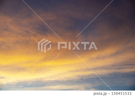 秋の夕焼け 夕焼け空 夕暮れ 空 9月 イメージ 秋の夕焼け 夕焼け空 夕暮れ 空 9月 イメージ 130451533