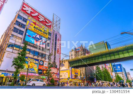 日本の東京都市景観閉店…ありがとう秋葉原　GIGO秋葉原1号館8/31閉店…賑わう秋葉原＝9月1日 130451554