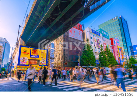日本の東京都市景観閉店…ありがとう秋葉原　GIGO秋葉原1号館8/31閉店…賑わう秋葉原＝9月1日 130451556