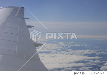 飛行機から見た雲 130452324