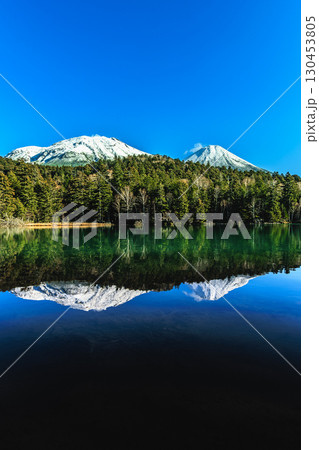 北海道・阿寒摩周国立公園の大自然と絶景の山々 130453805