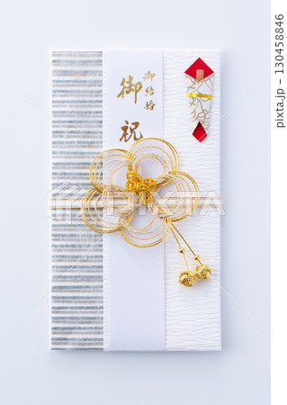 結婚祝いの祝儀袋 130458846