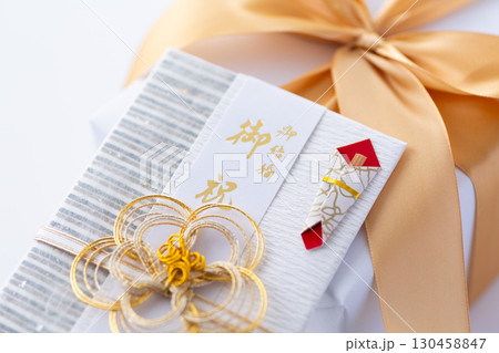 結婚祝いの祝儀袋 130458847