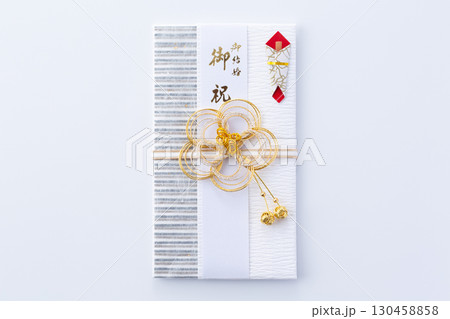 結婚祝いの祝儀袋 130458858