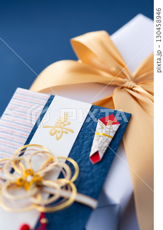 お祝いの祝儀袋 お祝いの祝儀袋 130458946