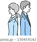 背中合わせで立つスーツ姿の若い男女の上半身のイラスト 130459142