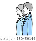 笑顔で横を見る男女の若いビジネスパーソンのイラスト 130459144