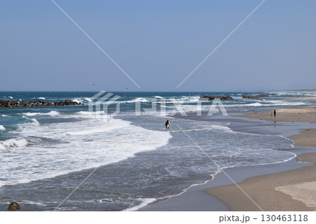 日本海の荒波 庄内海岸 130463118