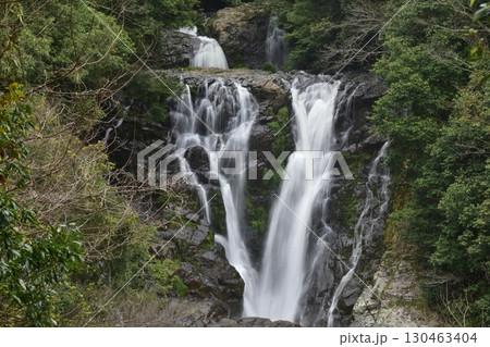 島根　岩瀧寺の滝　滝 130463404
