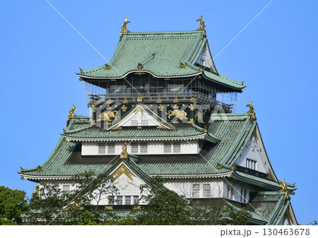 早朝　展望台にお客さんが入場する前の大阪城天守閣　A3（ fix撮影 ） 130463678
