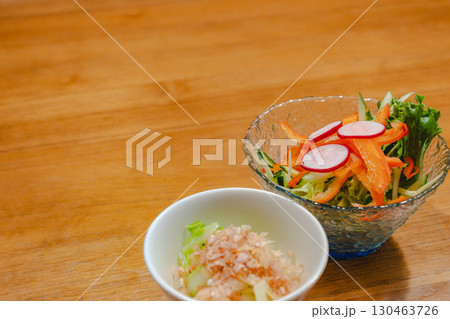 野菜サラダと小鉢のおつまみ 野菜サラダと小鉢のおつまみ 130463726