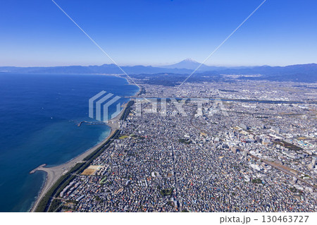 茅ヶ崎上空から富士山方向を望む・Aeral view 茅ヶ崎上空から富士山方向を望む・Aeral view 130463727