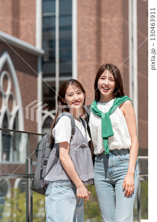 女子大学生　キャンパス　学校生活 130463911