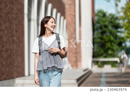 大学生　通学　キャンパスライフ 130463974
