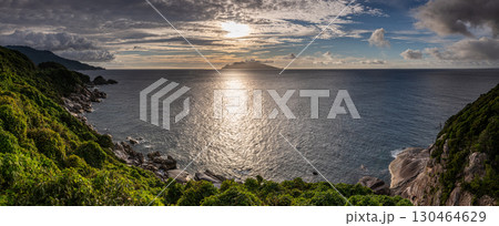 夕日東シナ海 　神が宿る島　屋久島(夏 130464629