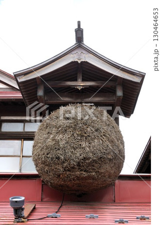 杉玉（黒石の町並み　中道こみせ通り伝統建造物保存地区） 130464653