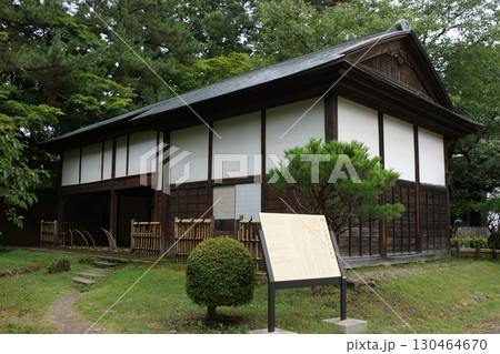 弘前城址公園（旧弘前城）の風景　弘前城二の丸東与力番所跡 130464670